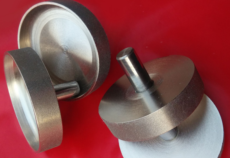 Electroplated diamond wheel are used for face grinding orthogonal experiments for silicon carbide ceramics. The experimental param eters were low feed speed and large grinding depth.